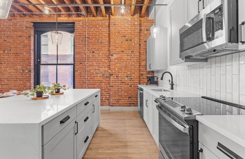 Downtown St. Louis Apartment | 2BR 2BA Riverfront Loft W/D Gated Parking