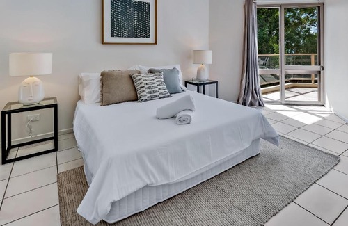 Airlie Beach Apartment | 2BR Apartment with Stunning Ocean Views