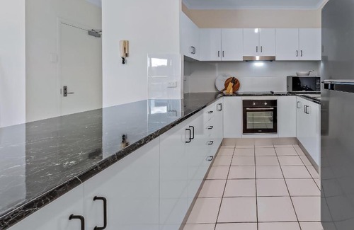 Airlie Beach Apartment | 2BR Apartment with Stunning Ocean Views