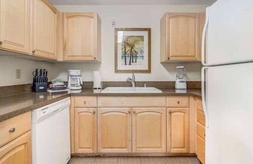 Kihei Condo | 2BR Apt near Kam 1 Beach, Pool, Hot Tub, Gym