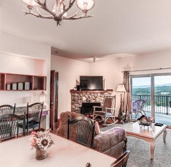 Pigeon Forge House | 2BR Cozy Suite W View Jacuzzi & Resort Pool
