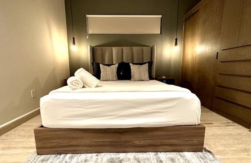 Centro Apartment | 2BR Modern Condo - Rooftop Pool with Stunning Views