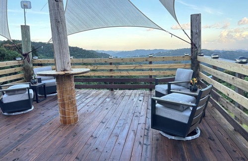 Canovanas House | 2BR Mountain Retreat | A/C, Jacuzzi, Pool +Parking 5 Mins from Yunque