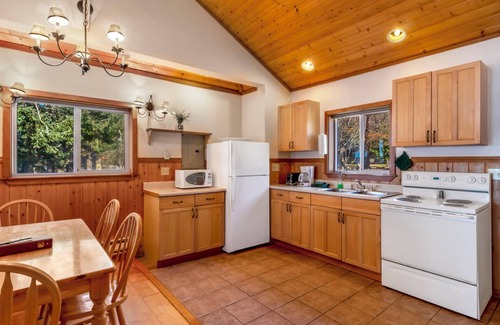 Eastsound Cabin | 2BR Ocean View Cabin - 1 min walk to world class beach!