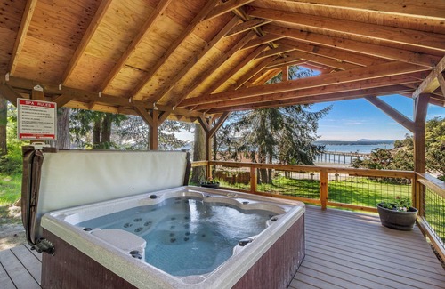 Eastsound Cabin | 2BR Ocean View Cabin - 1 min walk to world class beach!