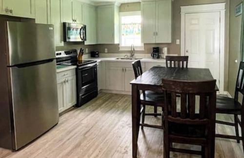 Aransas Pass Cottage | 2BR Remodel, Pets OK, Free WIFI & Parking, Kitchen