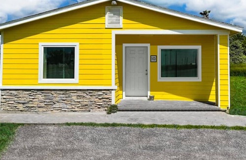 Aransas Pass Cottage | 2BR Remodel, Pets OK, Free WIFI & Parking, Kitchen