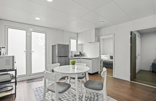 Hollywood House | 2br Tiny Farm Home Near Seminole Hard Rock Casino! 2 Bedroom Farmhouse