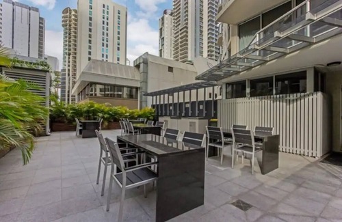 Brisbane Central Business District Apartment | 2BR unit with City& River views with free Parking!