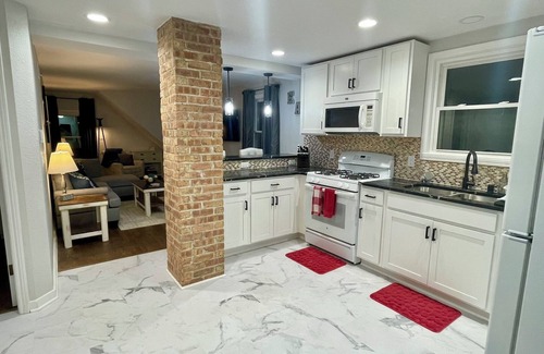 West Allis House | 2BR Upper Unit with Modern Amenities - Welcome Home in West Allis