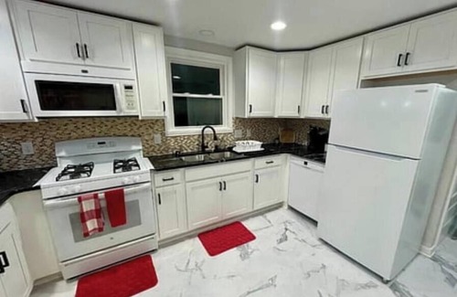 West Allis House | 2BR Upper Unit with Modern Amenities - Welcome Home in West Allis