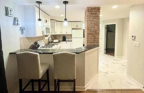 West Allis House | 2BR Upper Unit with Modern Amenities - Welcome Home in West Allis