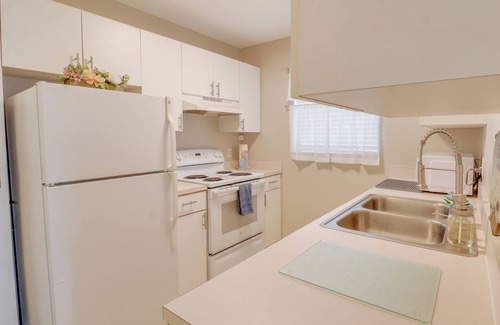 New Smyrna Beach Condo | 2BR w/Heated Pool, Kayaks & Beach Access