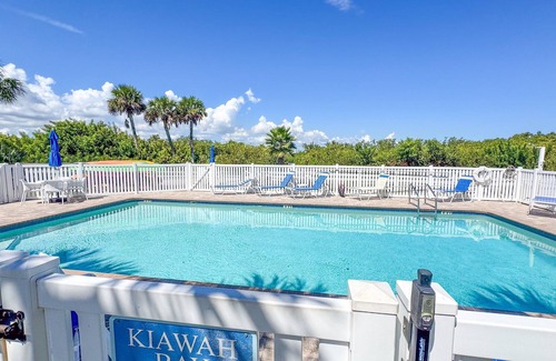 New Smyrna Beach Condo | 2BR w/Heated Pool, Kayaks & Beach Access