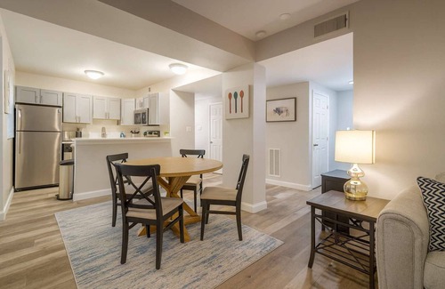 DeBaliviere Place Apartment | 2BR w King Bed Pool Steps to Forest Park CWE