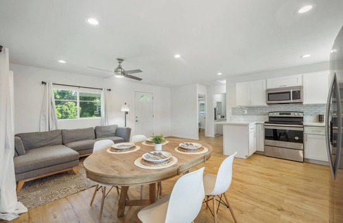 Wahiawa House | 2BR Wahiawa - Sleeps 4 + AC, WiFi + Garden & Beach