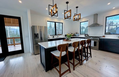 Franconia House | 2M New rustic contemporary home with stunning views, great amenities and perfect private location.