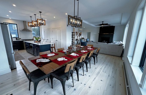 Franconia House | 2M New rustic contemporary home with stunning views, great amenities and perfect private location.