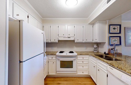 Atlantic Beach Condo | 2nd-Floor Condo in Oceanfront Location w/WiFi, Screened-In Balcony, Shared Pool