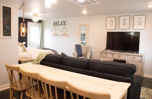 Downtown House | 2nd Street Retreat: Cozy Studio -So Close You Can Walk/Bike Downtown Bentonville