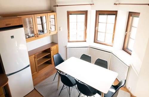 Etu-Toolo Apartment | 2ndhomes 2-Story Penthouse w Balcony