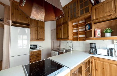 Etu-Toolo Apartment | 2ndhomes Bright 125m2 4BR Center Apt