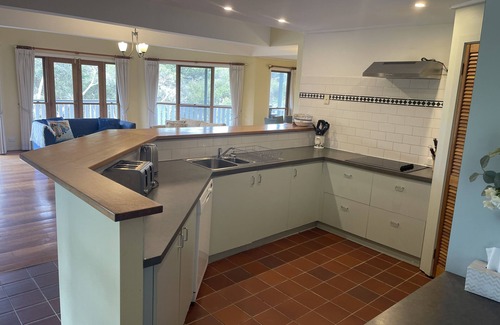 Mount Martha House | 3/4 acre Beach House, Walk to beach on boardwalk, Family groups & pets welcome