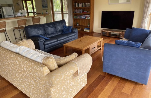 Mount Martha House | 3/4 acre Beach House, Walk to beach on boardwalk, Family groups & pets welcome