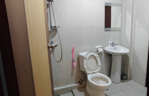 Lutong House | 3.5 storeys, fitting up to 12 person comfortably. Your Home Away from Home.