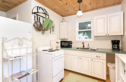 Douglas Cottage | 3 Adorable Old Fashioned Cottages In A Great Location ~ 3 Cottages At One Price!