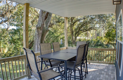 Midway House | 3 bd home on Saltwater creek-private pool within 25 min of Pooler