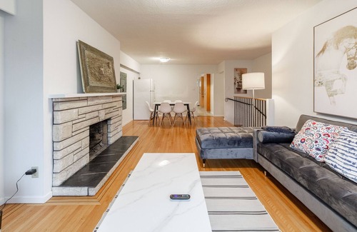 Oakridge House | 3-BDR HOUSE | 1000 sq.ft | AC | Free WiFi & Parking | Quiet Neighbor