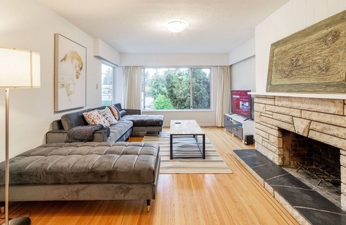 Oakridge House | 3-BDR HOUSE | 1000 sq.ft | AC | Free WiFi & Parking | Quiet Neighbor
