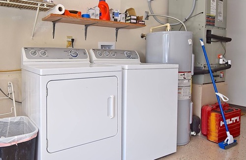 Lake Sarasota House | 3 BDRM 2 BTHRM House w/ Heated Pool - close to everything in Sarasota