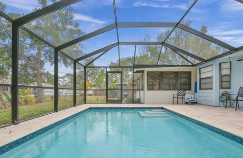 Lake Sarasota House | 3 BDRM 2 BTHRM House w/ Heated Pool - close to everything in Sarasota
