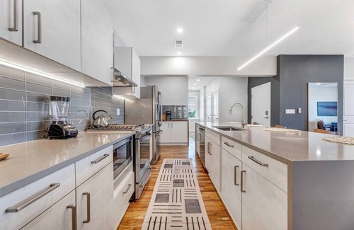 Walnut Hills Condo | 3 Bdrm 3 Full Bath Tower View walk up