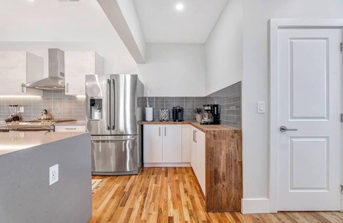 Walnut Hills Condo | 3 Bdrm 3 Full Bath Tower View walk up