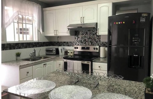 Nuevo Cuscatlan House | 3 Bdrms home in exclusive Residencial Via del Mar