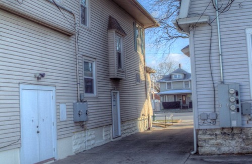 Cedar Rapids - Iowa City Apartment | 3 Bed/2 Bath Apartment 15-minute walk to Alliant Energy PowerHouse