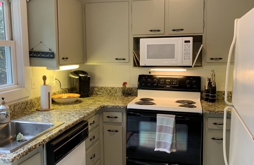 Beech Mountain Cottage | 3 Bed/2 Bath Cottage Sleeps 6, Easy Access, Great View