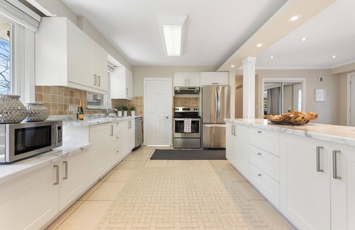 Richmond Hill House | 3 BED/2 BATH cozy BUNGALOW in prestigious neighborhood of Richmond Hill- sleep 6