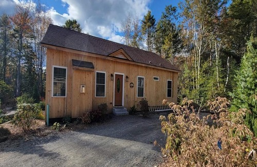 Boothbay House | 3 BED-2 BATH-NEW HOME-Boothbay Center. Beautifully landscaped property.