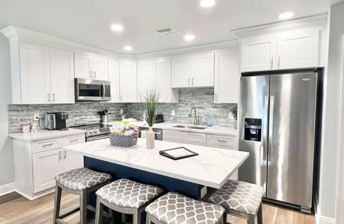Metairie Condo | 3 Bed/3 Bath with King Bed 15 min to Downtown New Orleans
