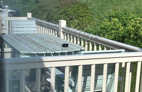 Heacham Ski Chalet | 3 Bed 8 Berth Caravan With Decking Free Wifi