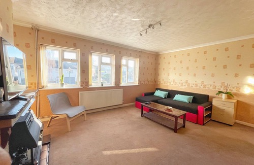 Gravesend Apartment | 3 bed apartment, free WIFI & Netflix, discounts on long term