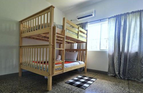 Orange Hill Apartment | 3 Bed Apartment - Garden Patio Bbq Parking