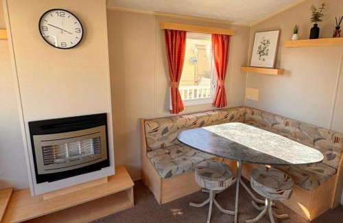 Towyn Ski Chalet | 3 Bed Caravan - Side gated decking WiFi Pets