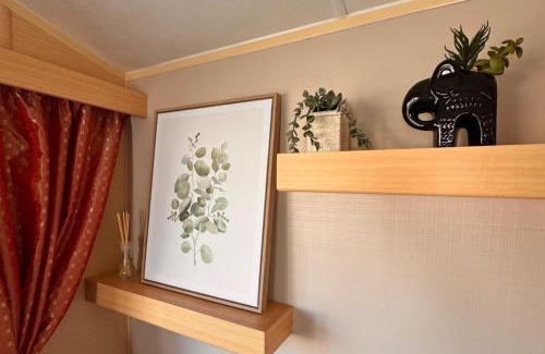 Towyn Ski Chalet | 3 Bed Caravan - Side gated decking WiFi Pets