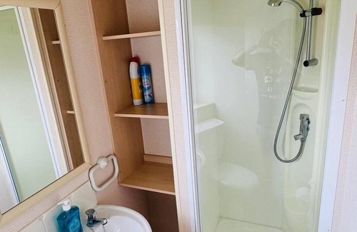 Leysdown-on-Sea Cabin | 3-bed Carvan, Sleeps 6, Pets & Parking