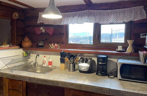 Moieciu Ski Chalet | 3 Bed Chalet Sleeps 8 -Fireplace & Enclosed Garden